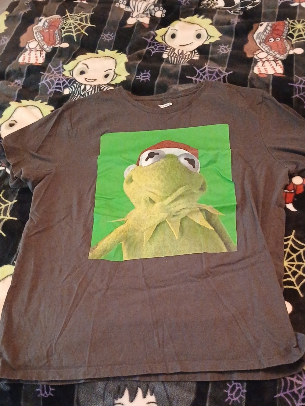 Old Navy Gray Tee with Bright Green Kermit Graphic Tee With Santa Hat